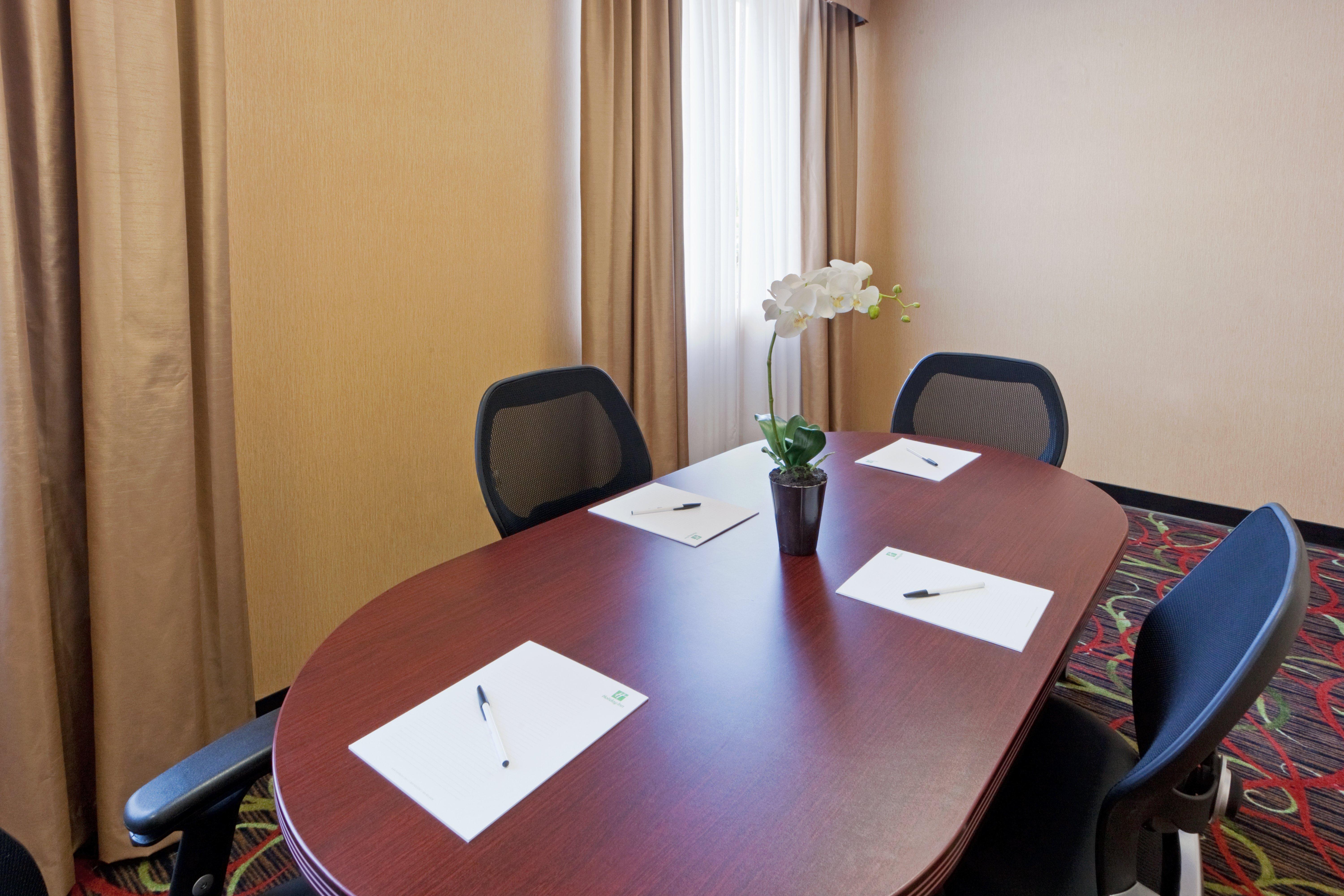 Wyndham Garden Douvres Extérieur photo